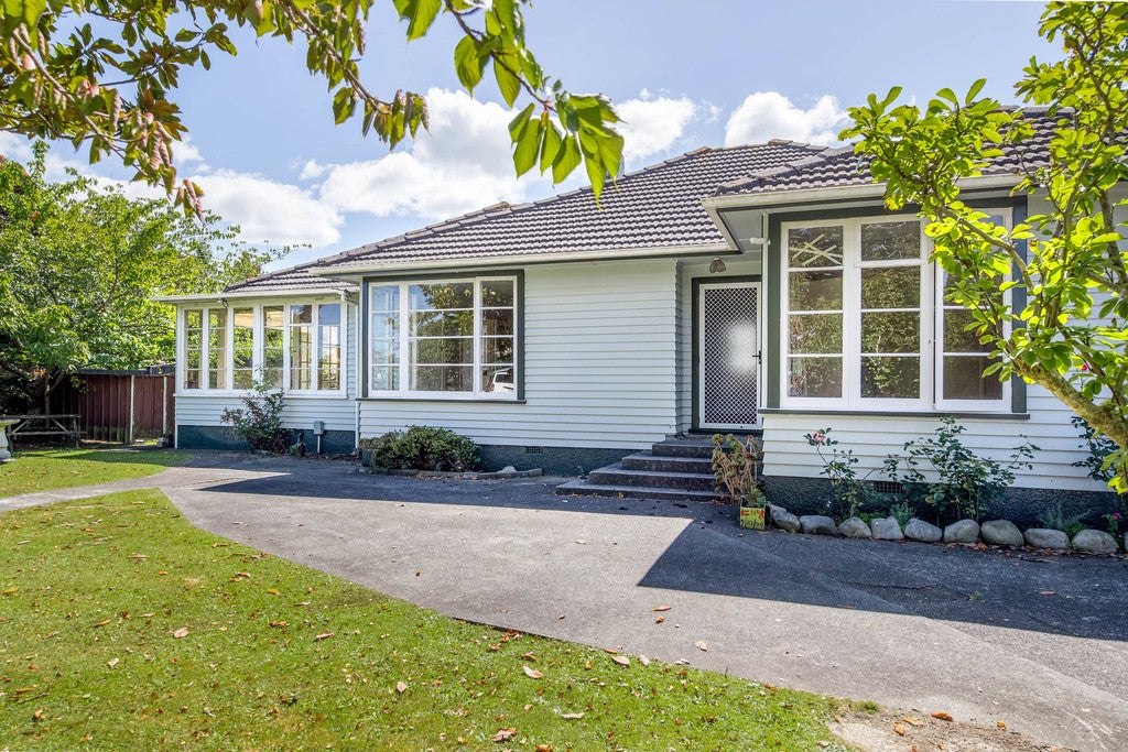 8 Garden Road, Avalon, Lower Hutt - Carousel 1
