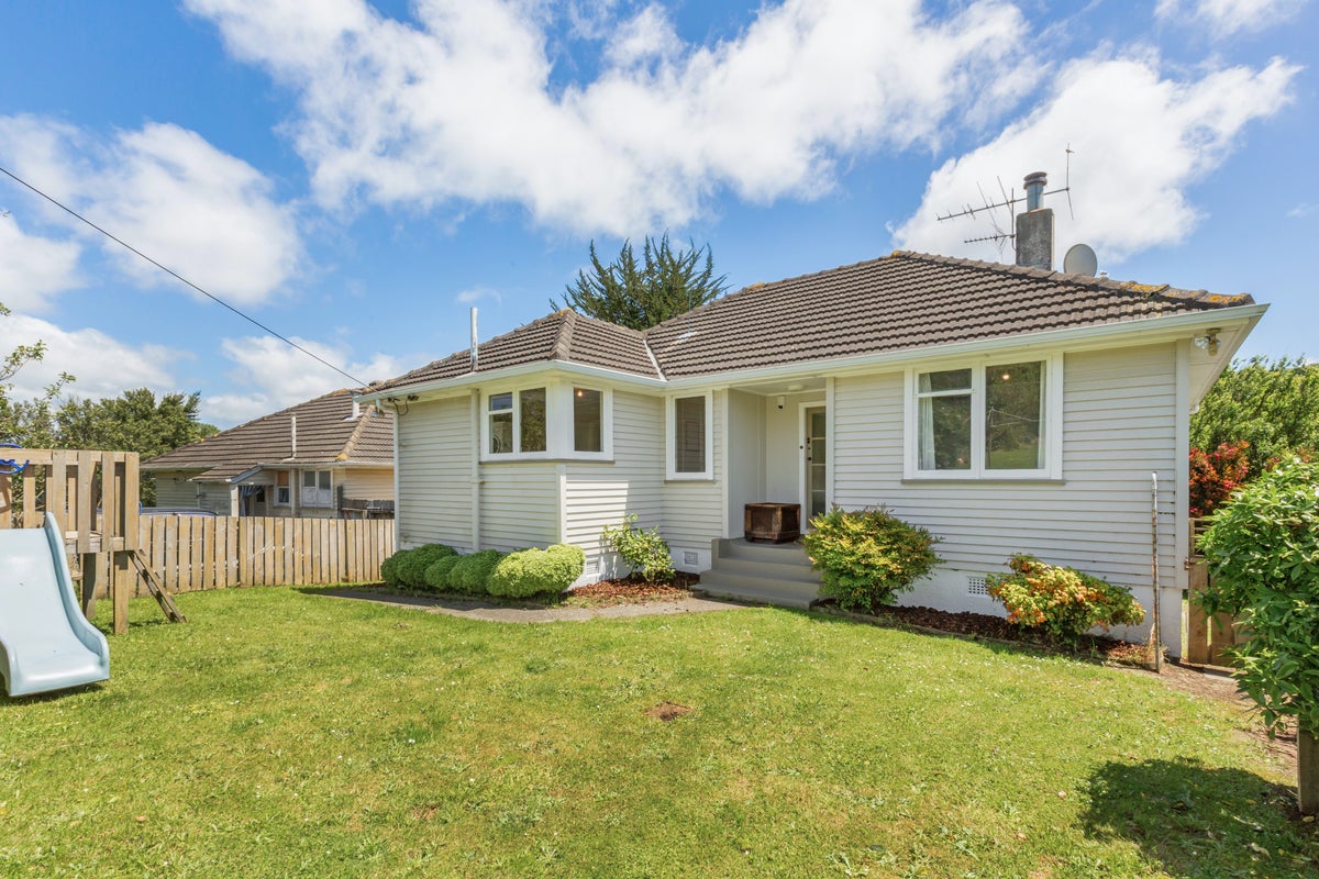 20 Champion Street, Ranui, Porirua - Carousel 1