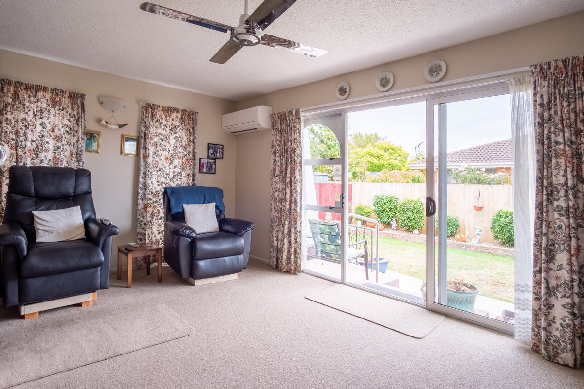 2/5 Connemara Drive, Northwood, Christchurch - Carousel 2
