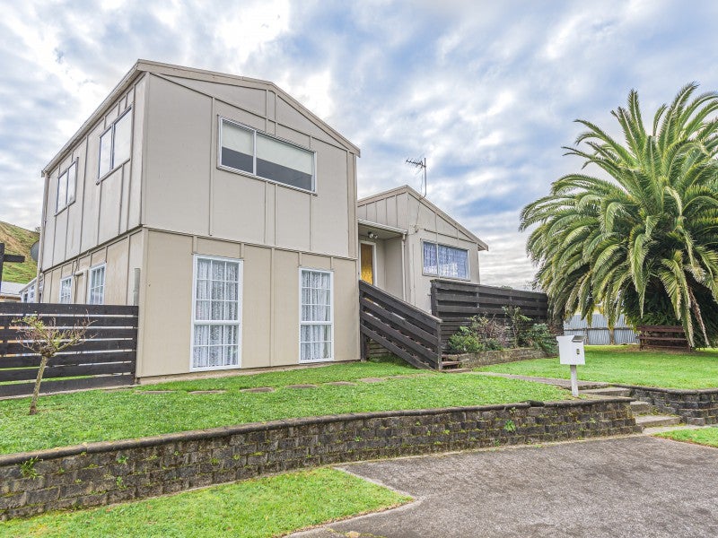 2 Photinia Place, Aramoho, Whanganui - Carousel 1
