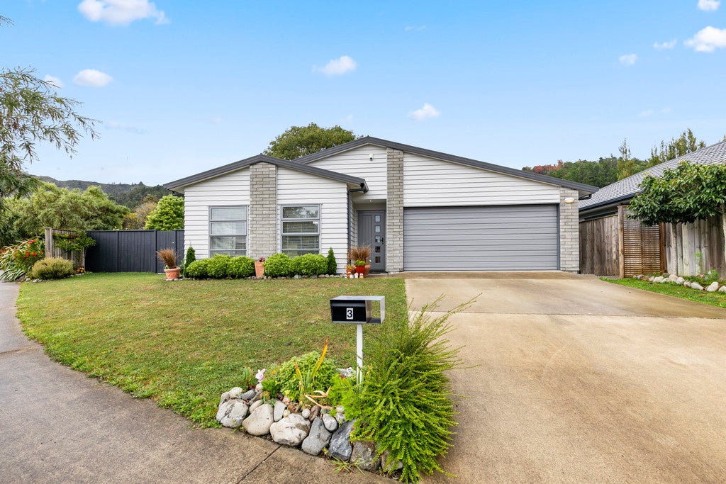 3 Poppy Watts Grove, Stokes Valley, Lower Hutt - Carousel 1