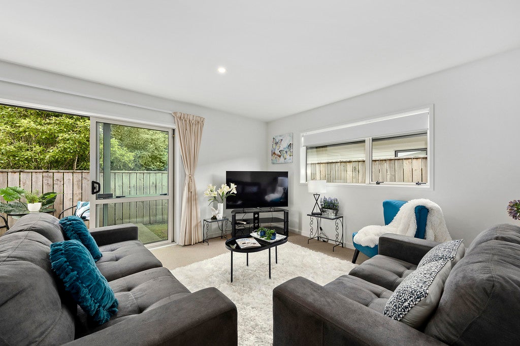 6 Quartz Place, Brown Owl, Upper Hutt - Carousel 1