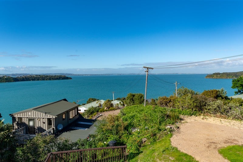 43 Burrell Road, Oneroa, Waiheke Island - Carousel 2