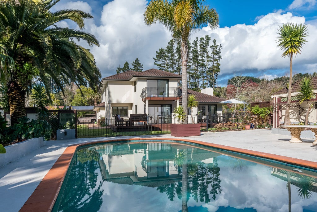 360 Ness Valley Road, Papakura - Carousel 1