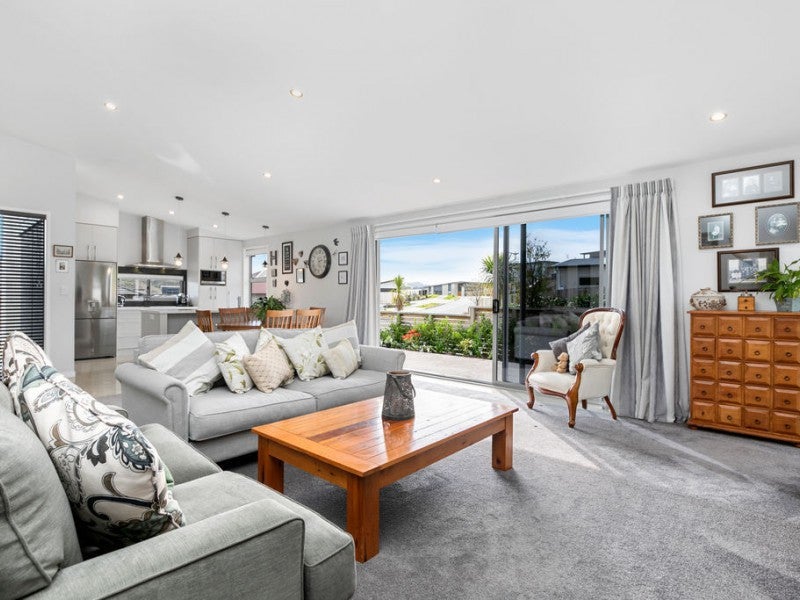29 Rochfort Crescent, Pyes Pa, Tauranga - Carousel 1