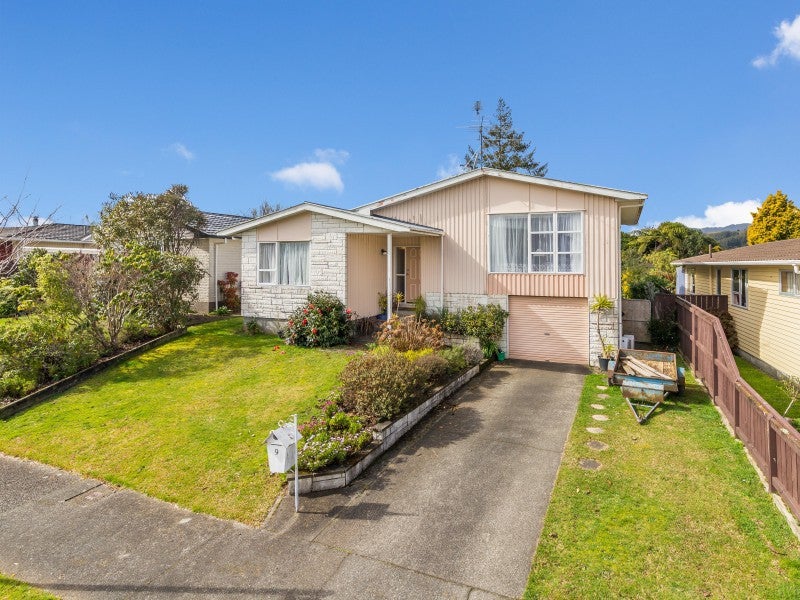 9 Brightwater Crescent, Totara Park, Upper Hutt - Carousel 1