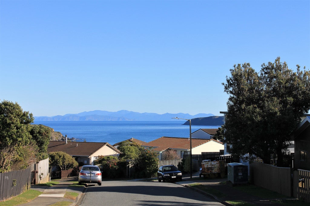 152 Gloaming Hill, Titahi Bay, Porirua - Carousel 2