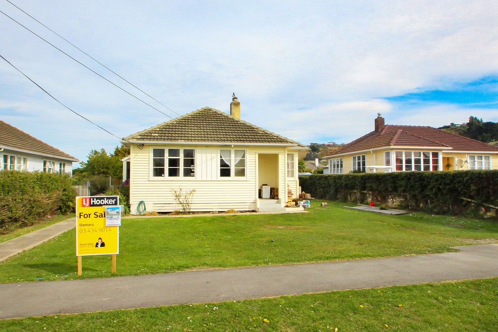 13 Raglan Street, Oamaru North, Oamaru - Carousel 1