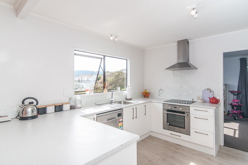 13 Pitoitoi Street, Otaihanga, Paraparaumu - Carousel 2