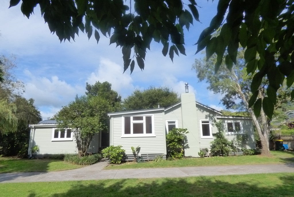 8 Junction Street, Welbourn, New Plymouth - Carousel 1