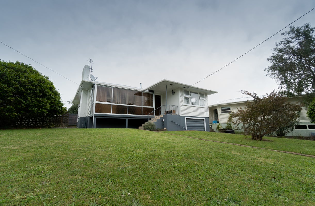 10 Clearmont Crescent, Blagdon, New Plymouth - Carousel 1