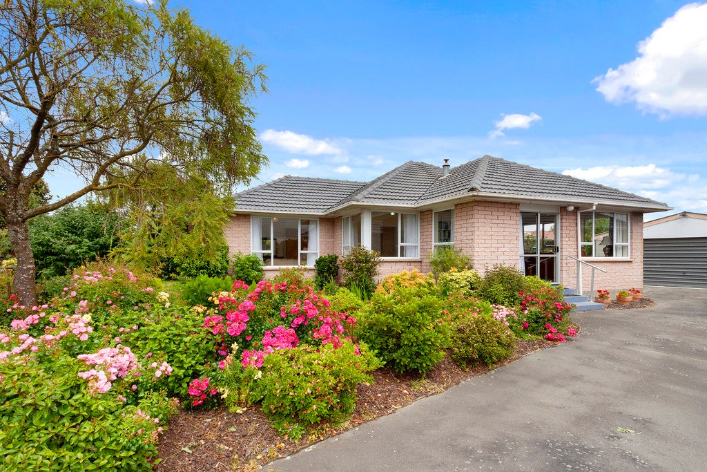 46 Vardon Crescent, Shirley, Christchurch - Carousel 1
