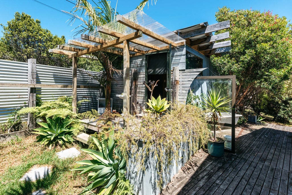 17 Kiwi Street, Oneroa, Waiheke Island - Carousel 16