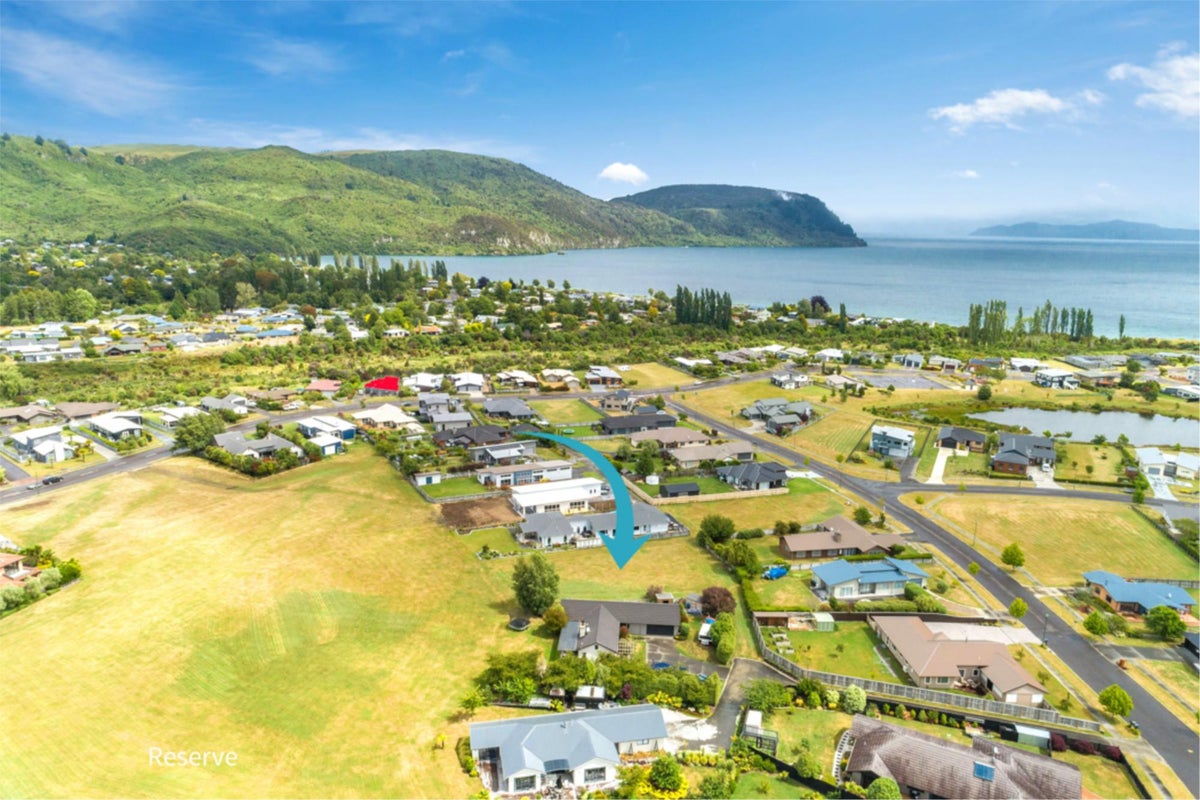 47 Montgomery Crescent, Kinloch, Taupo - Carousel 1