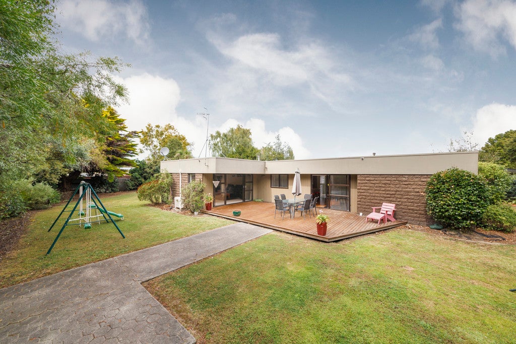 32 Humphries Place, Awapuni, Palmerston North - Carousel 1