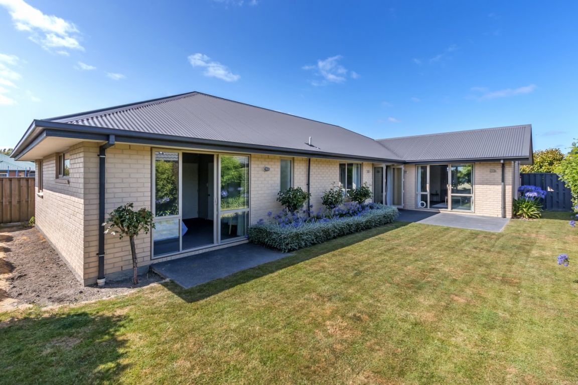 9 Lassiter Green, Northwood, Christchurch - Carousel 2