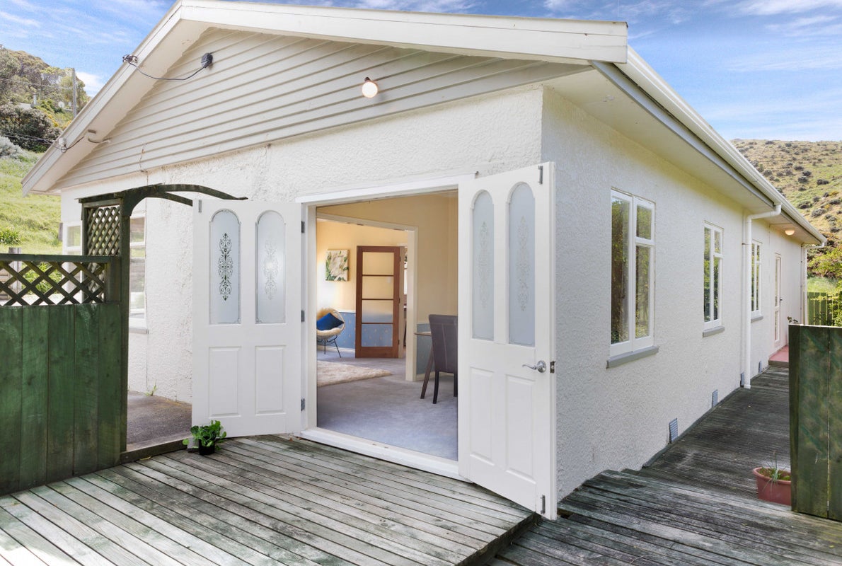 46 Whanake Street, Titahi Bay, Porirua - Carousel 1