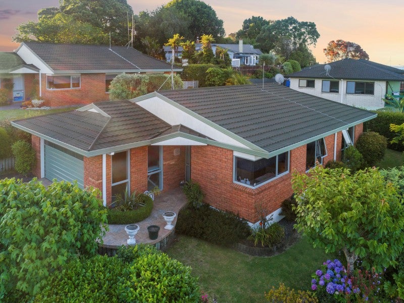 2 Bell Common Close, Bethlehem, Tauranga - Carousel 2