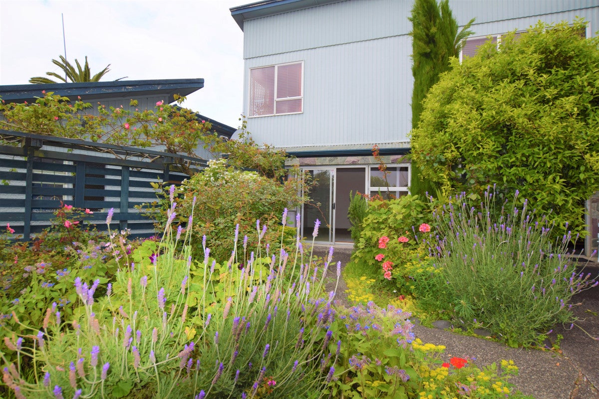 19A Cleve Road, Green Bay, Auckland - Carousel 1