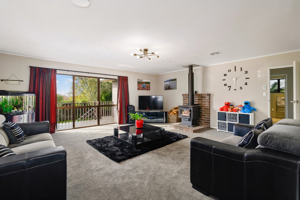 2 Wychwood Crescent, Springfield, Rotorua - Carousel 2