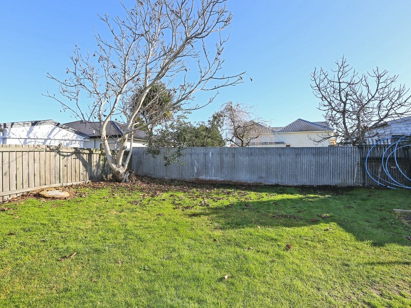 708 Avenue Road West, Saint Leonards, Hastings - Carousel 1
