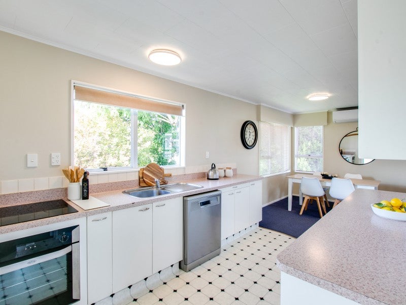 28 Argyll Crescent, Tamatea, Napier - Carousel 2