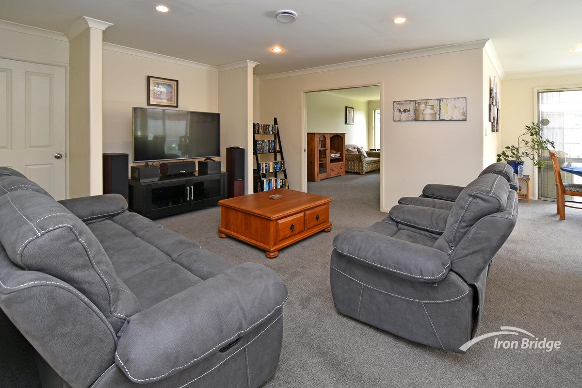 91 Northwood Boulevard, Northwood, Christchurch - Carousel 2