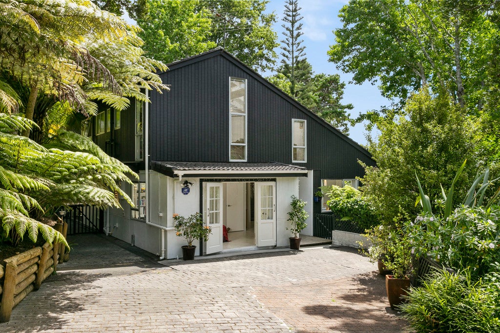 49 Daffodil Street, Titirangi, Auckland - Carousel 1