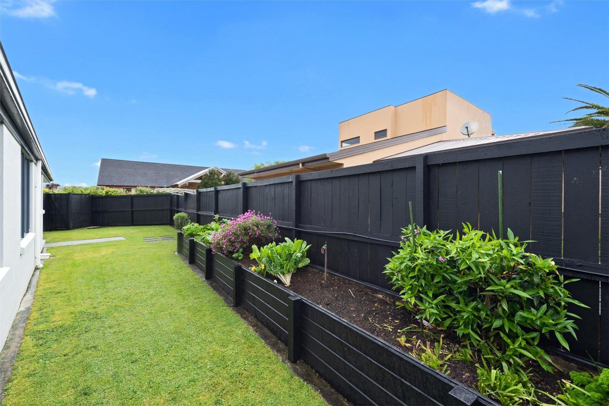 14 Grasmere Court, Huntington, Hamilton - Carousel 23