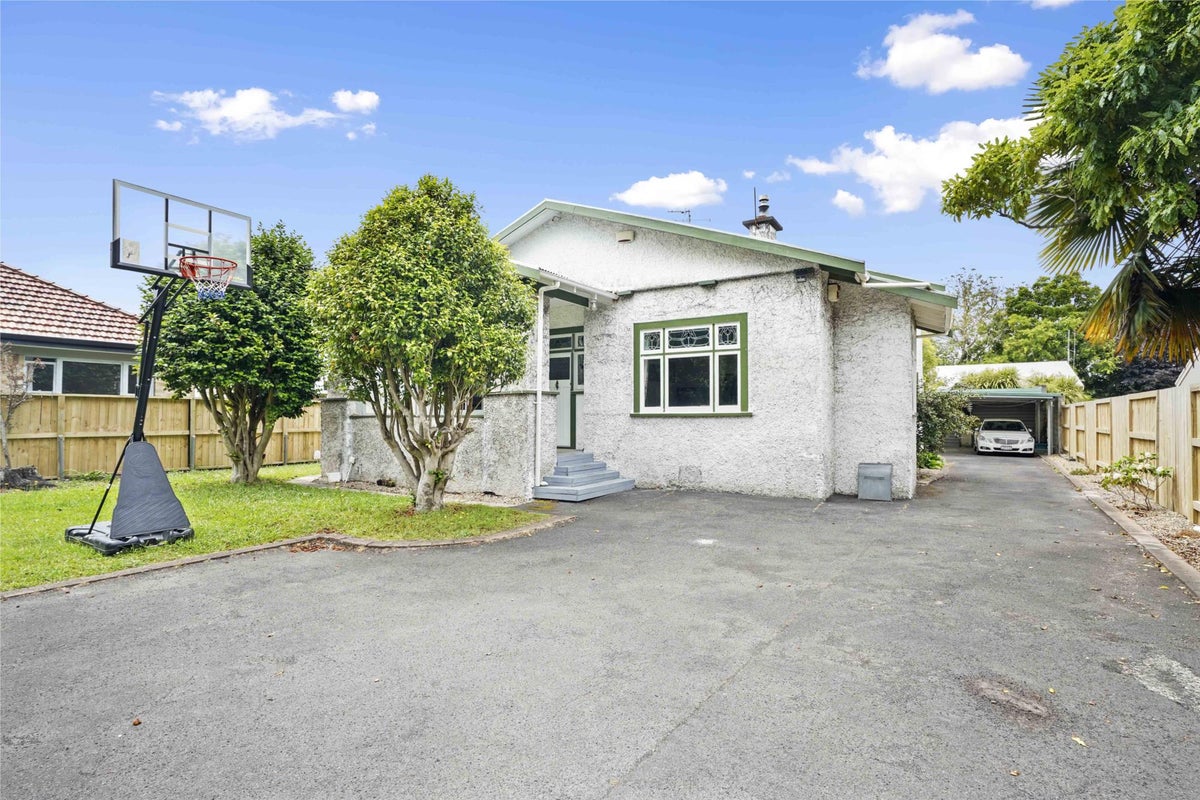 52 Te Aroha Street, Hamilton East, Hamilton - Carousel 2
