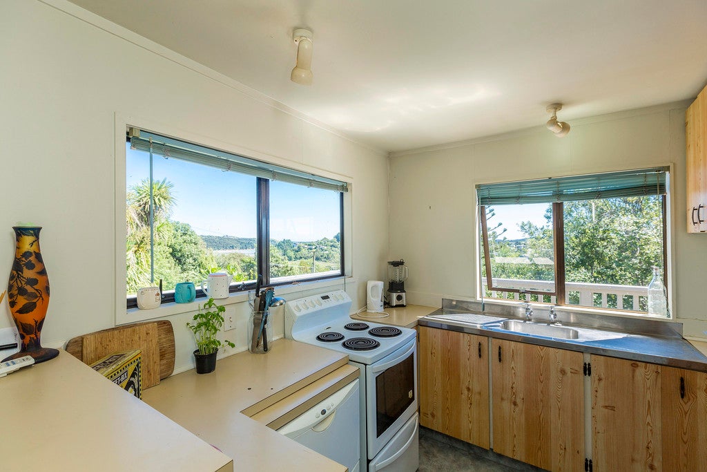 35 Erua Road, Ostend, Waiheke Island - Carousel 2