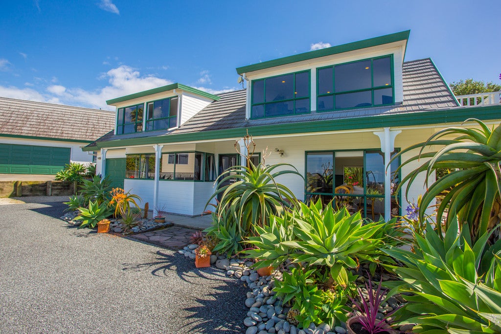 15 Sirrah Street, Okitu, Gisborne - Carousel 1