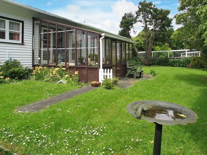 1 Nathan Street, Tawa, Wellington - Carousel 22
