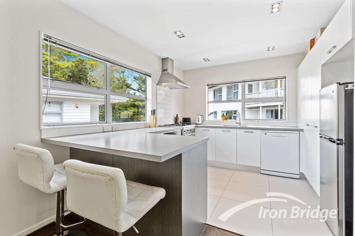 2/49 Lysander Crescent, Beach Haven, Auckland - Carousel 2