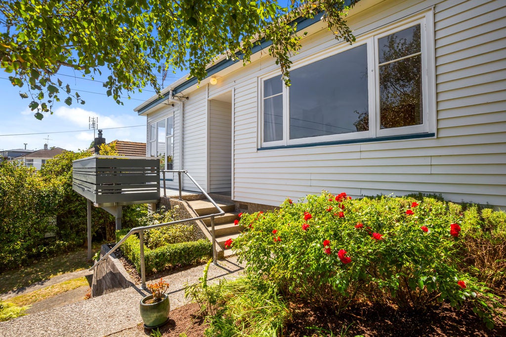 12 Cecil Road, Tawa, Wellington - Carousel 2