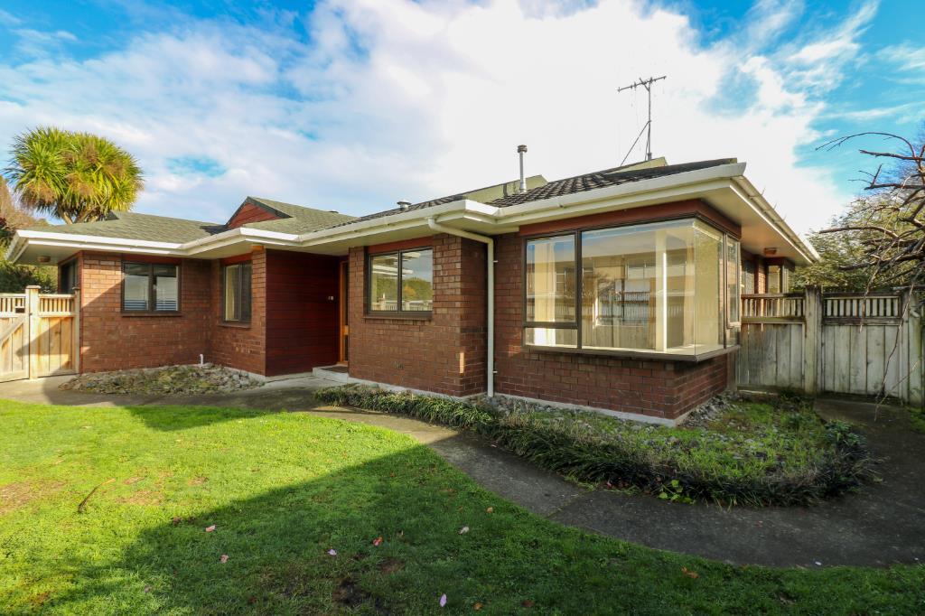 1 St Albans Avenue, Hokowhitu, Palmerston North - Carousel 1