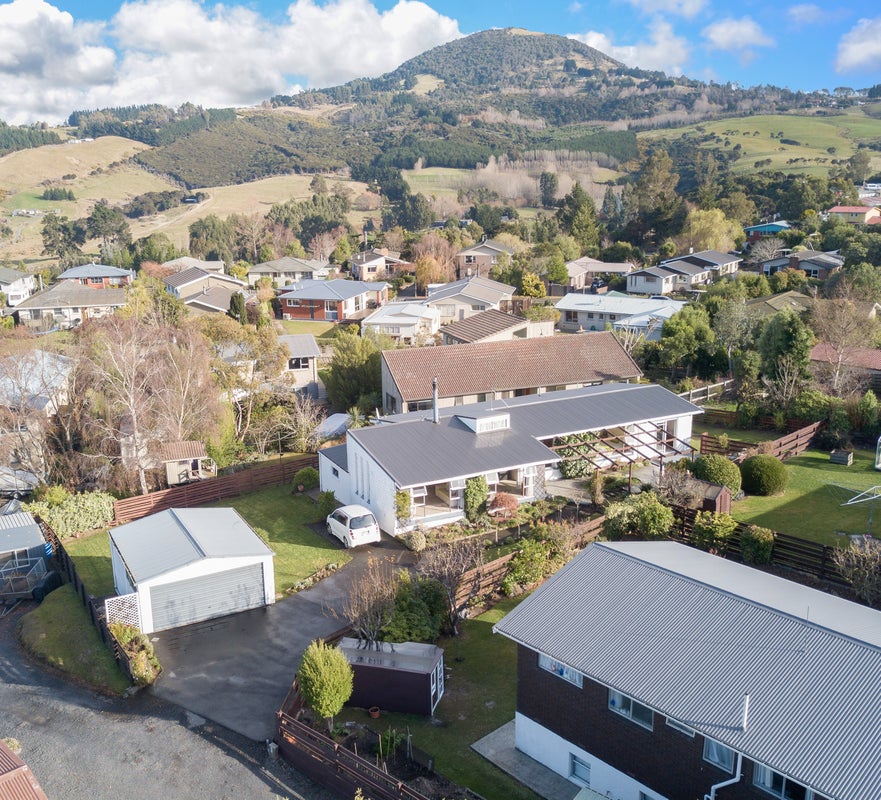 8 Estuary Crescent, Fairfield, Dunedin - Carousel 1