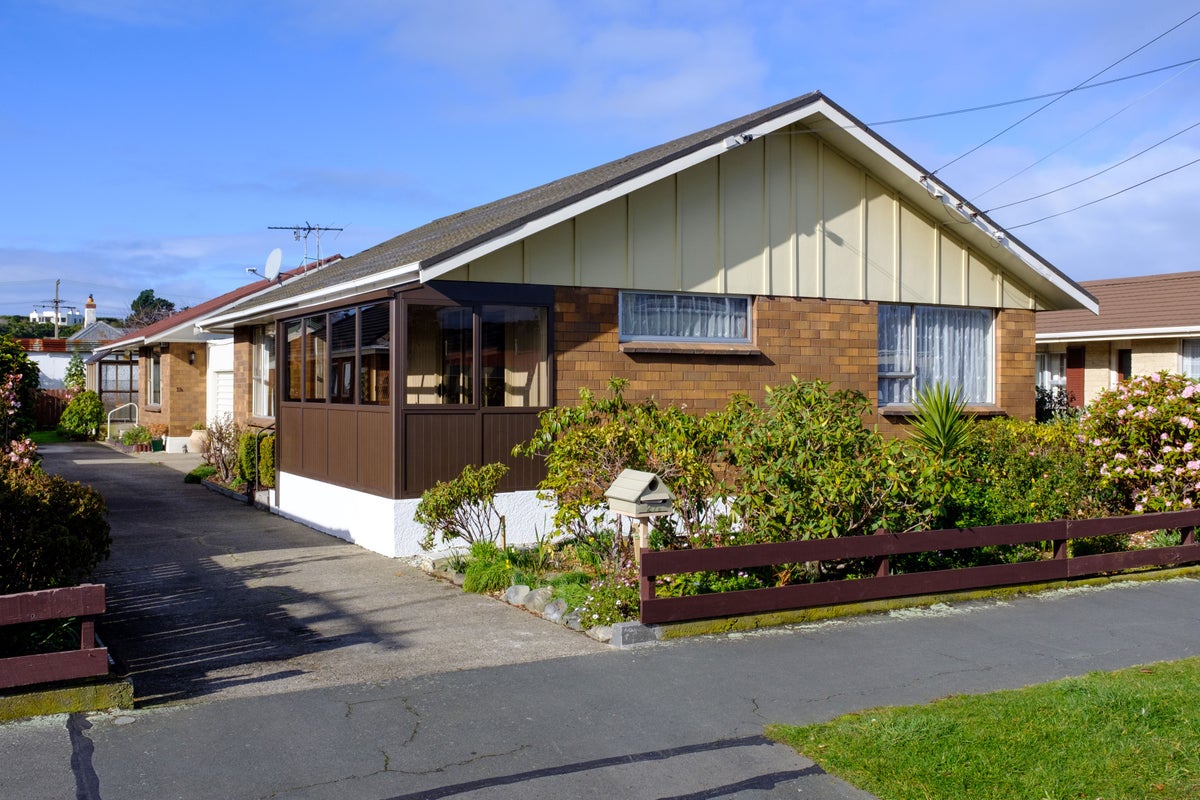 27B Queens Drive, Saint Kilda, Dunedin - Carousel 1