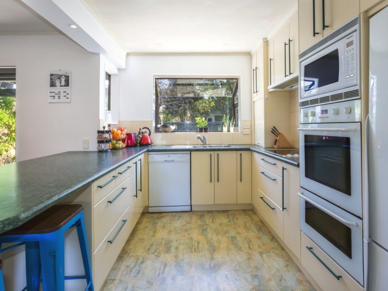 20 Solander Place, Whitby, Porirua - Carousel 2