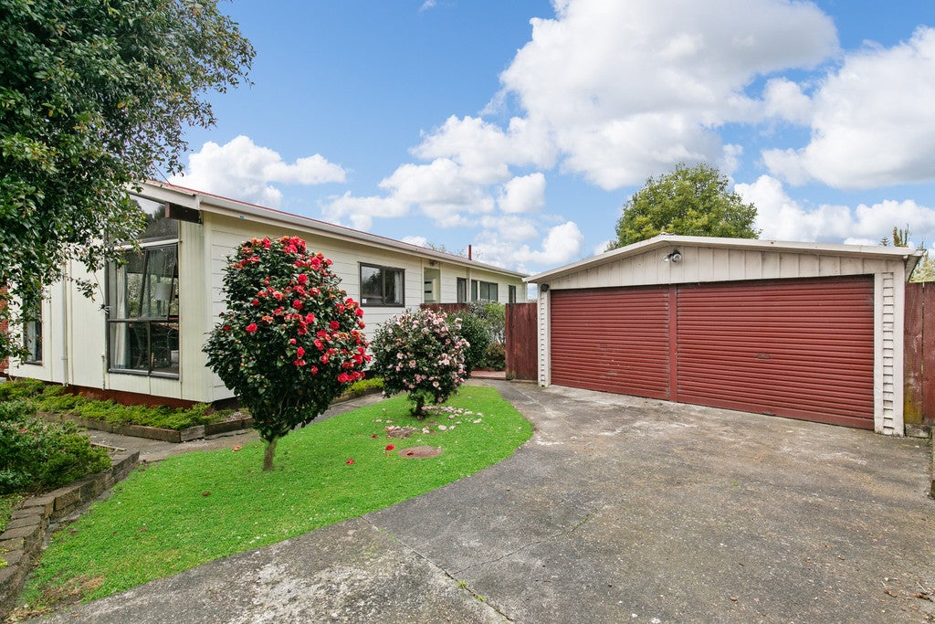 69 Hyperion Drive, Randwick Park, Auckland - Carousel 1