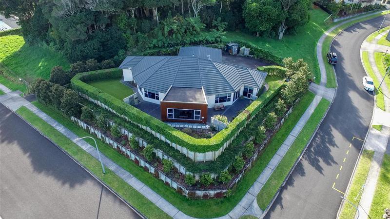 18 Adam Lile Drive, Highlands Park, New Plymouth - Carousel 1