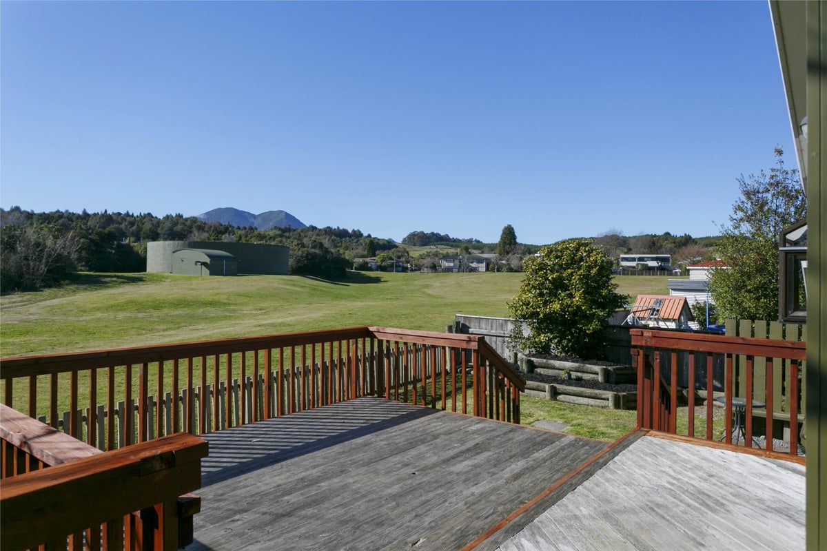 11 Wembley Place, Richmond Heights, Taupo - Carousel 1