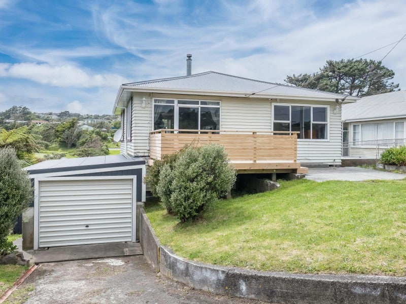 30 Robert Street, Newlands, Wellington - Carousel 1