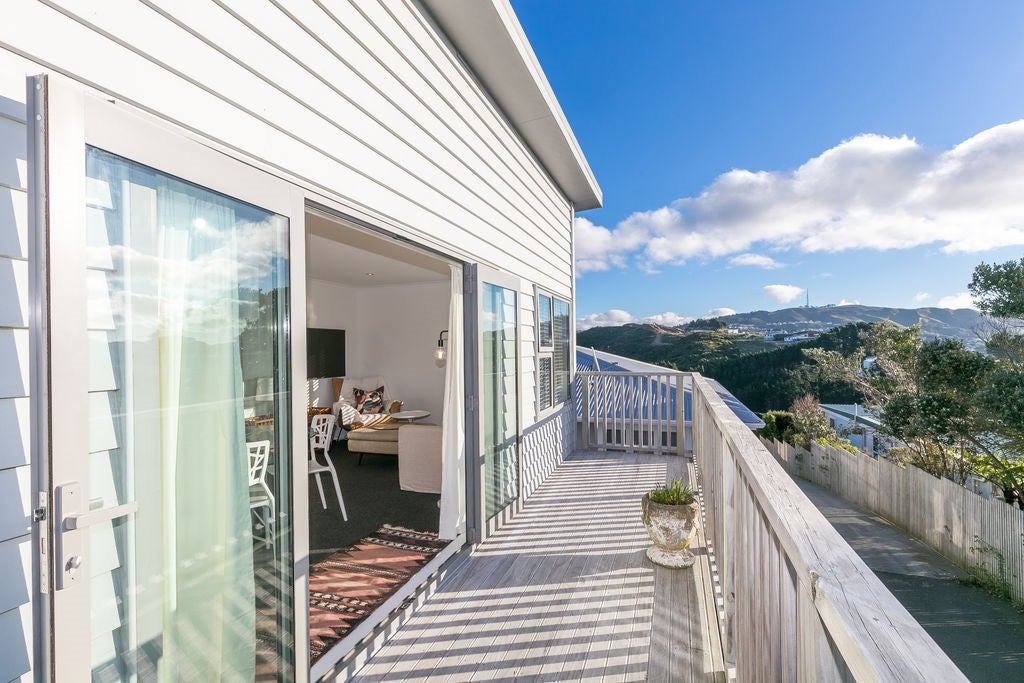 19B Miles Cres, Newlands, Wellington - Carousel 1