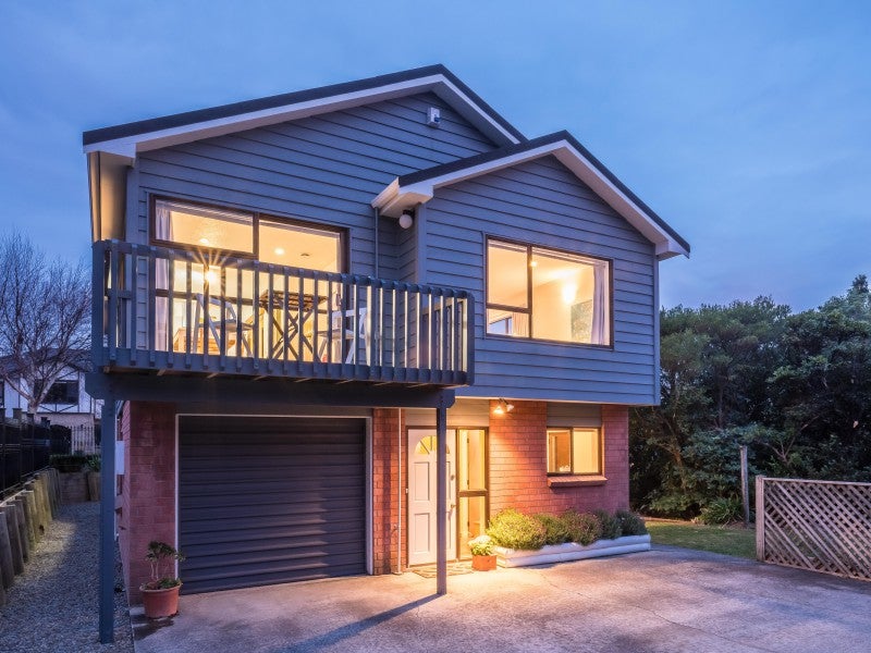 0 , Crofton Downs - Carousel 1