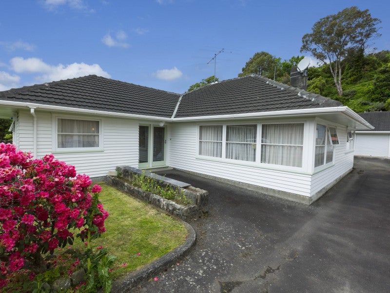 1020 Fergusson Drive, Clouston Park, Upper Hutt - Carousel 1