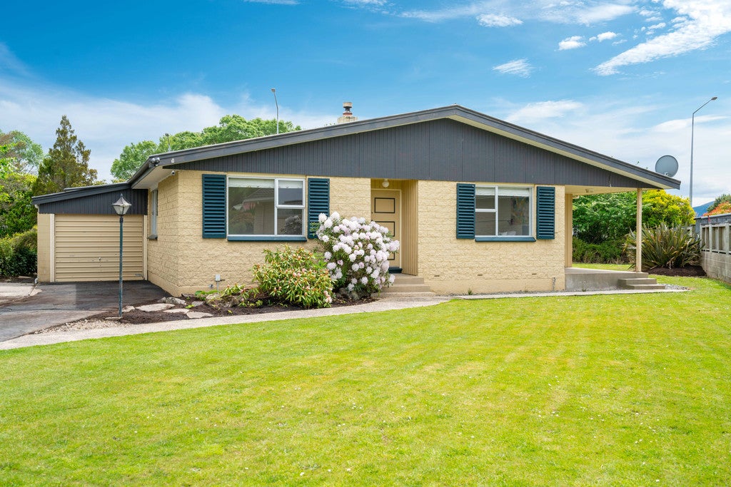 39 Kinmont Crescent, Kinmont Park, Mosgiel - Carousel 1
