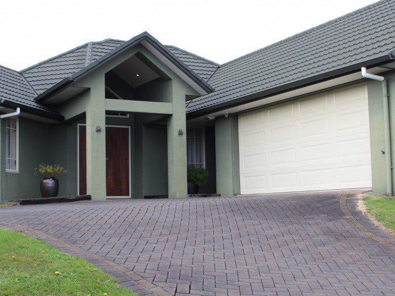 18 Parkwood Place, Huntington, Hamilton - Carousel 1