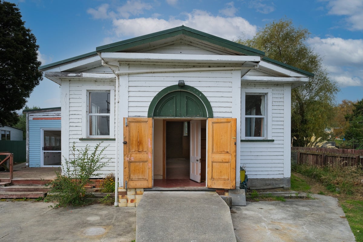 16 Greenwich Street, Waihola, Milton - Carousel 2