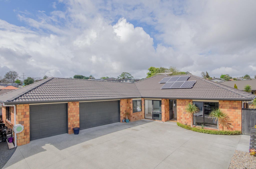 4 Caffreys Avenue, Massey, Auckland - Carousel 1